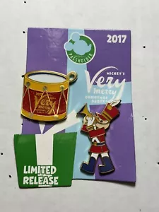 Disney Pin 2017 PASSHOLDER LR Toy Soldier Mickey's Merry Christmas SET - Picture 1 of 3