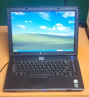 Gateway E-265M (14.1" / WinXP / Core 2 Duo T7250 / 1GB / 80GB / DVD) Foto 1 de 4