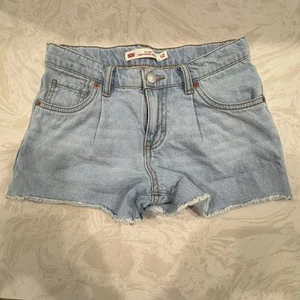 Levi's Girls Jean Shorts A-Line Girlfriend Light Wash Adjustable Waist Size 12 - Picture 1 of 18
