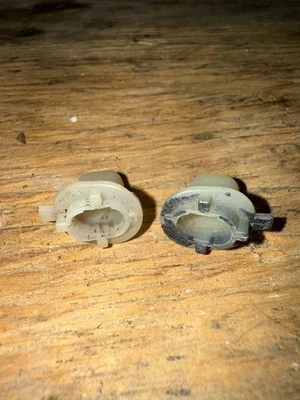 Infiniti G35 2003-2007 cupé 350Z exterior superior un pilar clip ojal par OEM Foto 1 de 4