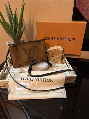 Auténtico Louis Vuitton Doble Cremallera Bolsillo Monograma Reversible Foto 1 de 4
