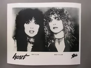 Corazón blanco y negro 8 X 10 brillante foto promocional ¡Ann & Nancy! - Imagen 1 de 1