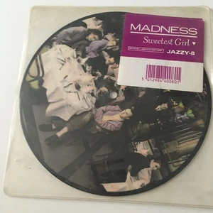 MADNESS - SWEETEST GIRL - RARE  PICTURE DISC 45 TOURS - 7" !!!!!!!!!!!! - Imagen 1 de 2