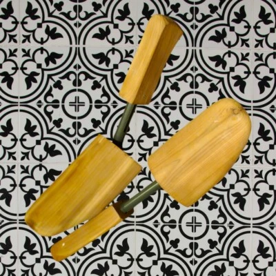 Vintage Unisex Wooden Shoe Tree Shaper Size 10 - 12 Mold Form Inserts Hinged Foto 1 de 2