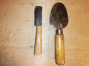 LOT DE 2 OUTILS  DE VANNIER ??? PETITE  PALETTE   ET PETIT FENDOIR - Picture 1 of 2