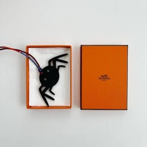 Hermès Petit H Spider Charm Cuero - Imagen 1 de 3