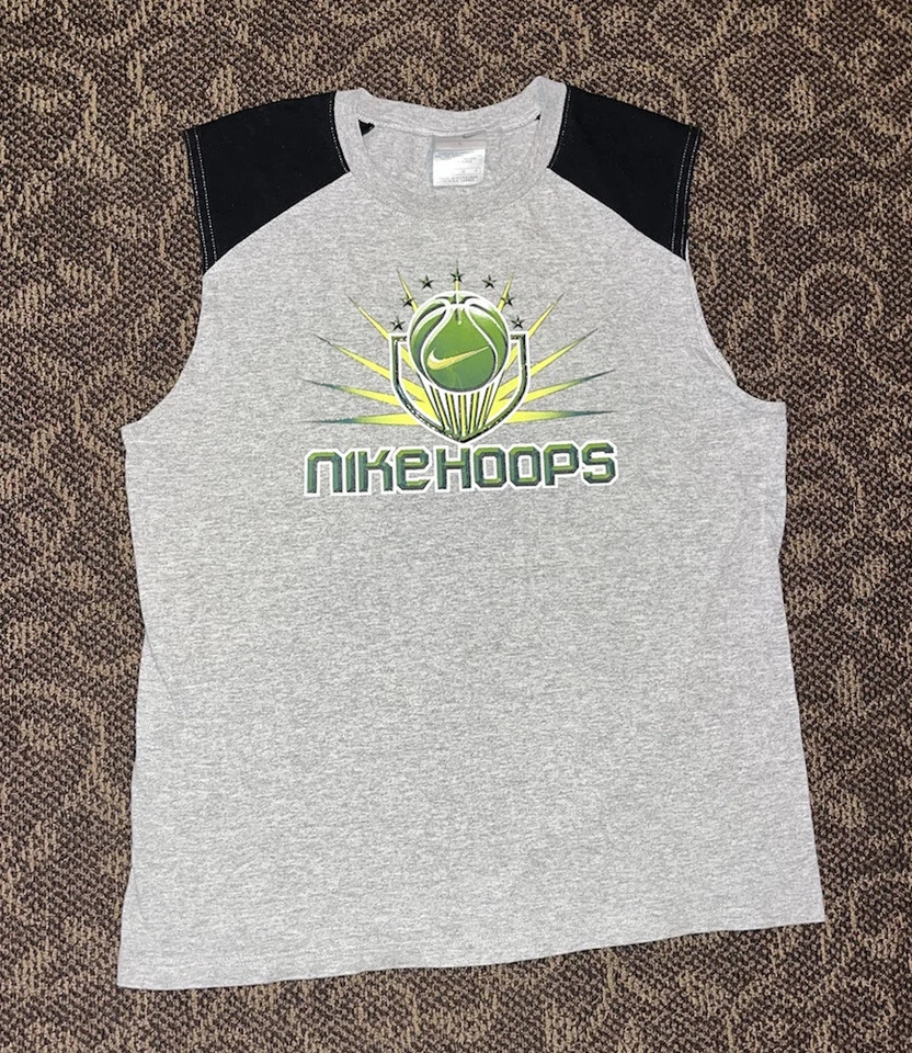 Camiseta sin mangas de baloncesto Nike Silver Tag para jóvenes Talla grande (14-16) Aros L Foto 1 de 4