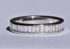 Alianza de boda de platino con diamantes baguette - Imagen 1 de 16
