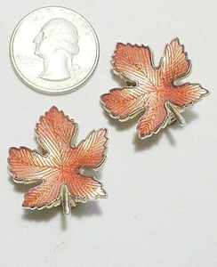 Vintage Coppery Pink Guilloche Enamel Maple Leaf Clip Earrings Silvertone 1.25" - Picture 1 of 3