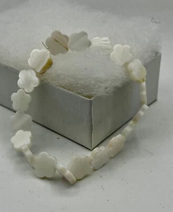 Natural Mother of Pearl Shell Carved Flowers Beaded Stretch Bracelet - Picture 1 of 1
