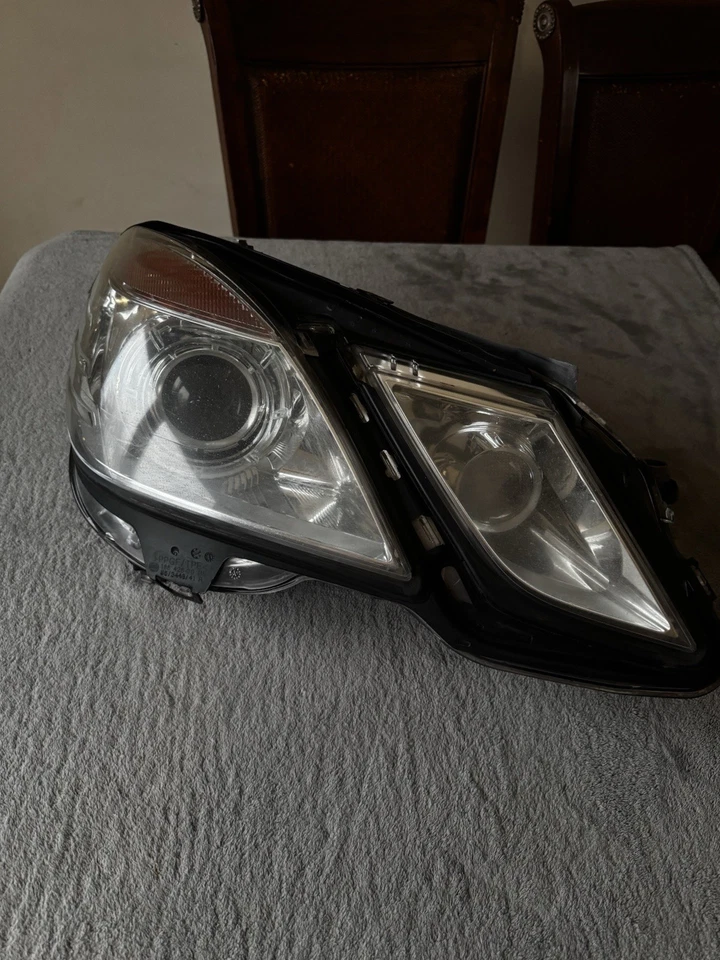 ¡COMO NUEVO! Faro derecho oculto sedán Mercedes Benz Clase E W212 2010-2013 OEM Foto 1 de 4