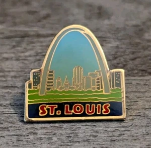 State Of Missouri St. Louis Arch Landmark & Skyline Vintage Souvenir Lapel Pin - Picture 1 of 5