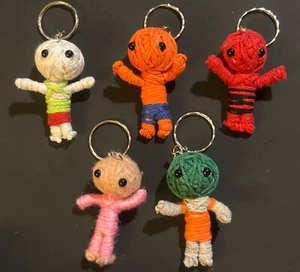 Mini Voodoo Puppe Schlüsselanhänger süße gestrickte Charms, perfekt für Taschen & Rucksack - Bild 1 von 1