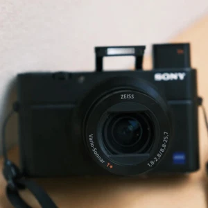 SONY DSC-RX100 Ⅳ Mark 4 20.2MP 3.6x zoom compact digital camera 100% working - Picture 1 of 7
