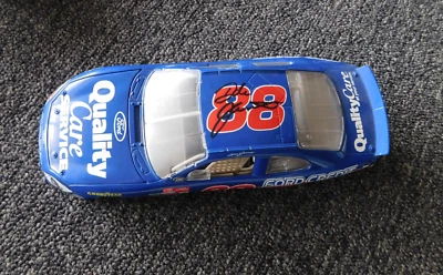 Firmado Dale Jarrett #88 Q Care, Ford, 2000 Taurus, NASCAR 1:24, Action Premium Foto 1 de 3
