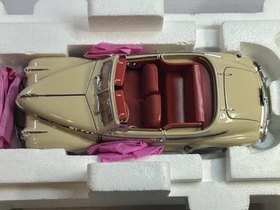 Danbury Mint 1941 Chevrolet Special Deluxe Cameo Crème 1:24 Die Cast - Image 1 of 4