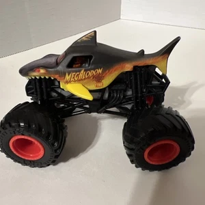Camión suelto Monster Jam Megalodon naranja fuego difícil de encontrar 1/64 raro fundido a presión - Imagen 1 de 5