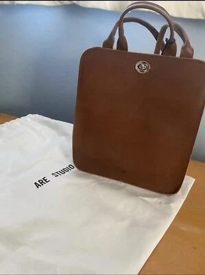 Cartera de mano de cuero Are Studio pequeña tabla Foto 1 de 4