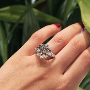 Anillo de compromiso moissanita de plata 925 de corte redondo enchapado en oro blanco de 14 K - Imagen 1 de 3