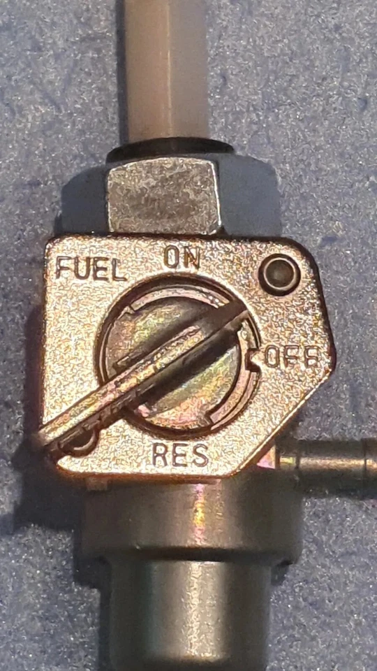 AJS Regal Raptor 125 gasolina grifo combustible motocicleta Reino Unido calidad A1 MadMopeds  Foto 1 de 4