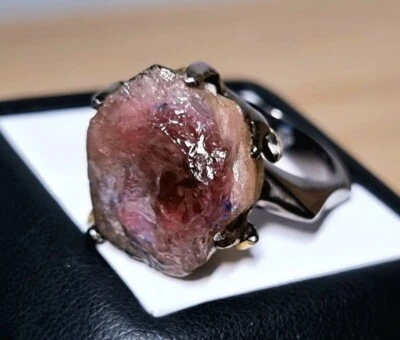 Anillo de piedras preciosas de turmalina natural, chapado en rodio negro, 9 EE. UU. Foto 1 de 4