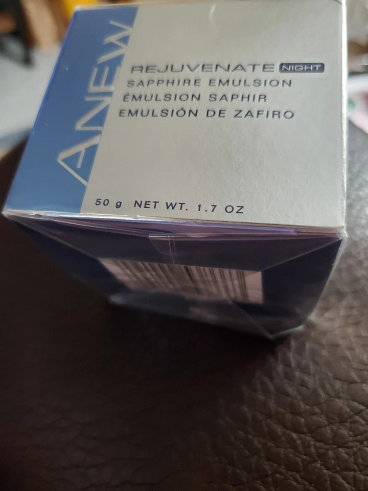 Emulsión de zafiro nocturno rejuvenecedor Avon Anew nueva en caja sellada Foto 1 de 1