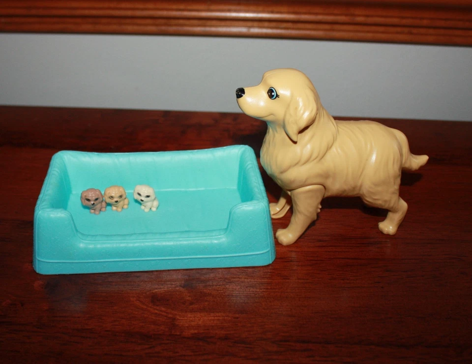 Barbie mascota Golden Retriever cachorros recién nacidos mamá perro caramelo con 3 cachorros y cama azul Foto 1 de 4