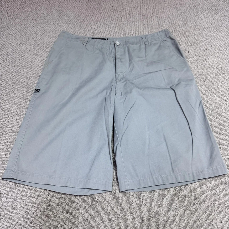 Pantalones Cortos DC Gris Bolsillos Hombre Talla 38 Foto 1 de 4