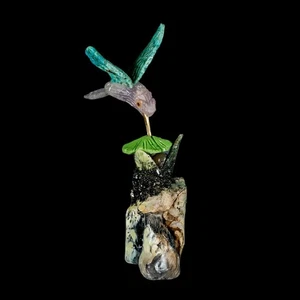 3.9" Hand Carved Bird Perched on Serpentine, Quartz Crystals Hummingbird Peru - Picture 1 of 8