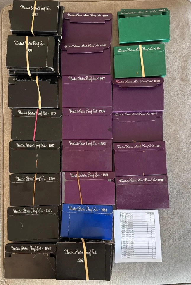 Lote de 51 juegos de prueba de Estados Unidos 1974-1995 sin circular en su embalaje original Foto 1 de 1