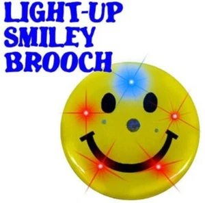 3 Stck. LED Big Yellow Smile Gesicht Blinkend Pin Karosserie Lichter Neuheit Blinker - Bild 1 von 8