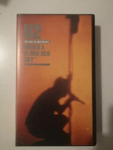 U 2 - UNDER A BLOOD RED SKY - VIDEOCASSETTA VHS - Imagen 1 de 3