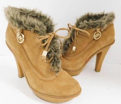 Tacones de salón Michael Kors con ribete de piel sintética marrón gamuza cuero cordones logotipo 7 M Foto 1 de 4