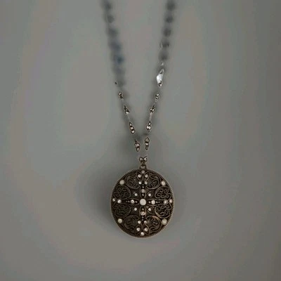 Collar antiguo clásico con perlas pequeñas con cadena larga acentuada  Foto 1 de 4