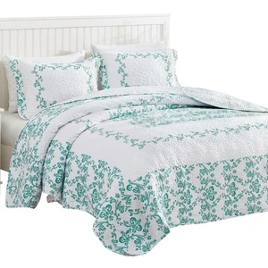 Lovely Damask Embroidered Quilted Bedspread - Picture 1 of 9