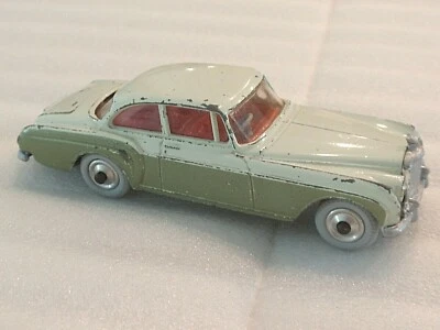 TOY CAR CORGI BENTLEY CONTINENTAL 224 2 TONE GREEN 1:43 JEWELED LIGHTS, SPARE! - Image 1 of 4