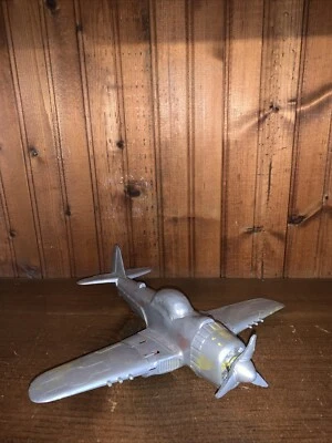 Avión de metal de juguete Hubley Kiddie de colección 495 Segunda Guerra Mundial ¡alas y ruedas plegables! 1950’s Foto 1 de 4