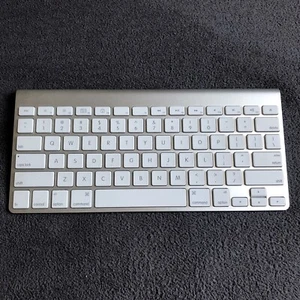 Apple A1314 Magic Wireless Bluetooth Keyboard for Mac & iMac Aluminum MC184LL/B - Picture 1 of 11