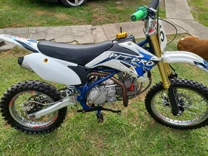 Pit thumstarst Motorbike. - Picture 1 of 11