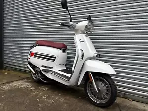 LAMBRETTA V-200 SPECIAL E5 MINT BIKE ONLY 2K MILES OFFERS PX VESPA ROYAL ALLOY - Picture 1 of 9