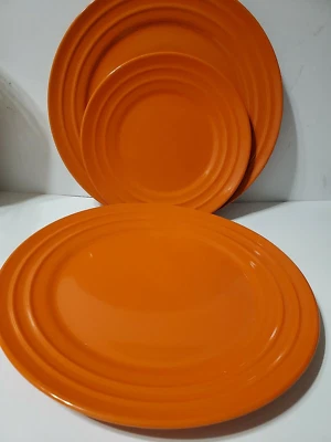 Lote de platos de cena y plato de ensalada RACHAEL RAY Double Ridge naranja Foto 1 de 4