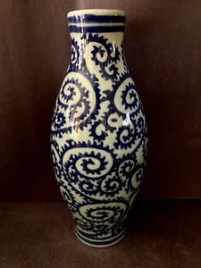 Blau & weiße japanische Porzellan Vase Karakusa Oktopus Arabeske handbemalt - Bild 1 von 4