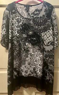 Susie в городе женщина Топ/NWOT/размер 1 X/короткие рукава/сзади и белый цветочный - Изображение 1 из 4