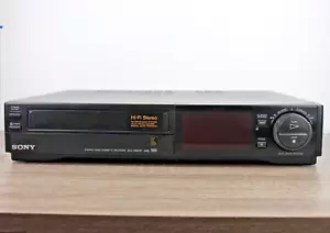 Sony SLV-585HF VCR 4 cabezales Hi-Fi VHS video casete grabadora sin control remoto PARA REPUESTOS - Imagen 1 de 8