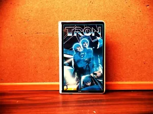 DISNEY'S TRON (VHS 122VS 1982) ORIGINAL PRESS, COLLECTORS EDITION - Picture 1 of 6