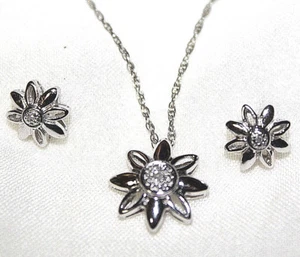 Zierliches 925 Silber Halskette Set Blume Anhänger Ohrstecker 18" Kette 5mm Ohrstecker - Bild 1 von 5