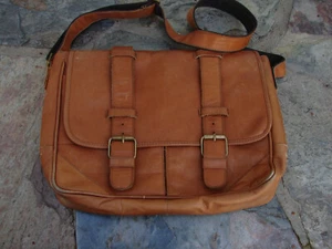 Bolso de mano de cuero para computadora portátil Claire Chase para mujer en coñac - Imagen 1 de 6