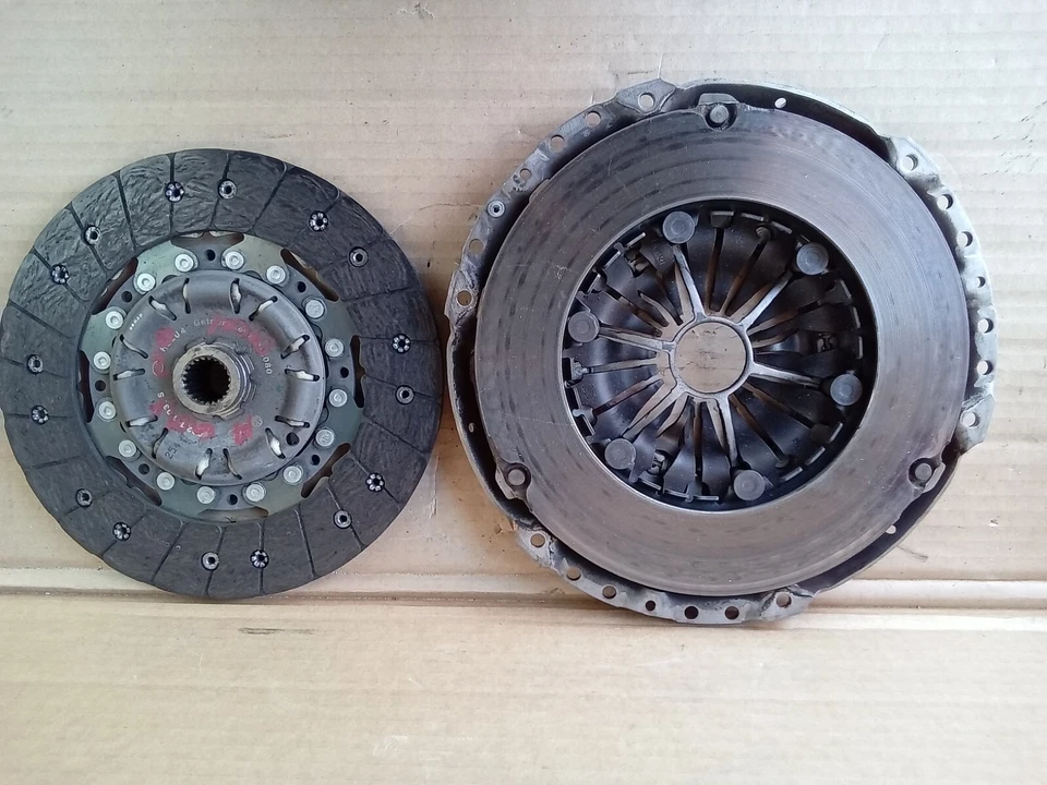 2011 2012 2013 2014 2015 VOLKSWAGEN GOLF L4 2.0L CLUTCH PRESSURE PLATE AND DISC - Image 1 of 4