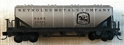 KATO 106-0004-2 HOKI 2200 Covered Hopper Reynolds Metal NAHX 34304 - Image 1 of 2