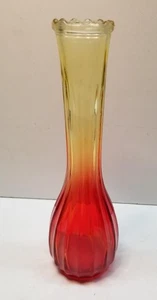 Vaso vintage Jeannette vetro bocciolo amberina rosso giallo a costine 9" si illumina arancione - Foto 1 di 4